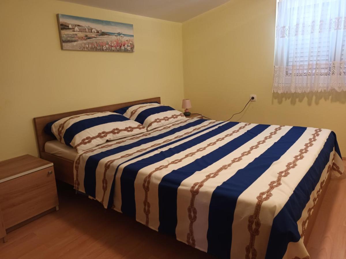 Apartman Zlata วีร์ ภายนอก รูปภาพ