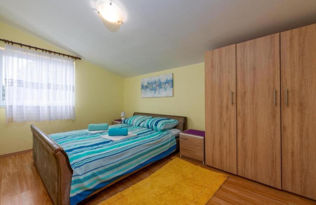 Apartman Zlata วีร์ ภายนอก รูปภาพ