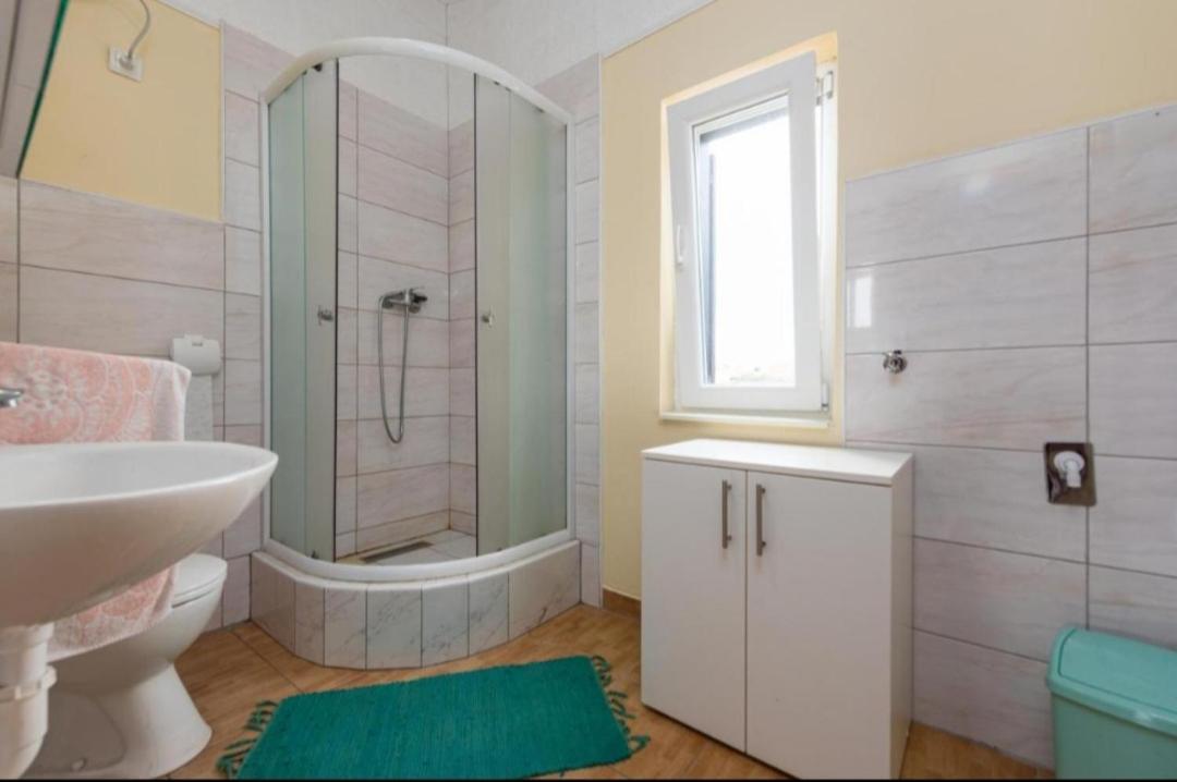 Apartman Zlata วีร์ ภายนอก รูปภาพ